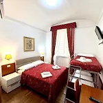 Toffa Place In 2* Řím