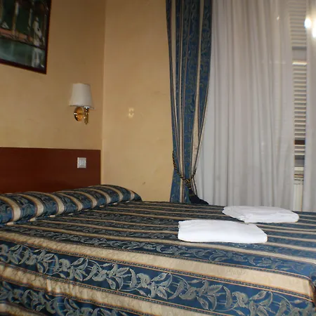 호텔 Toffa Place In 2*