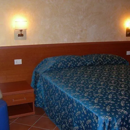 호텔 Toffa Place In 2*